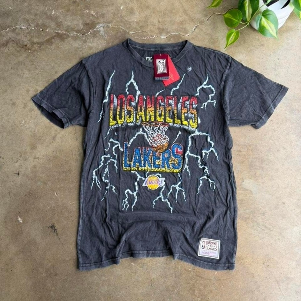 Mitchell & ness NBA Los Angeles Lakers lighting aop black t-shirt size M NWTS